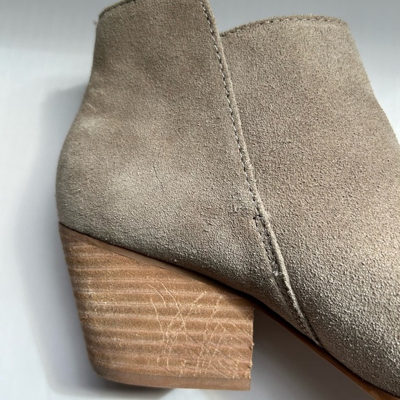 Dolce Vita Daine Bootie in Sage Size 8 Taupe Tan Grey Suede Ankle Boot Classic - Picture 6 of 12